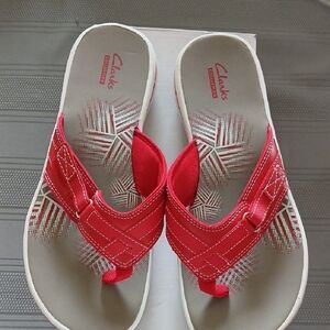 Clarks Women’s Red Thong Sandals with Palm-Print Footbed